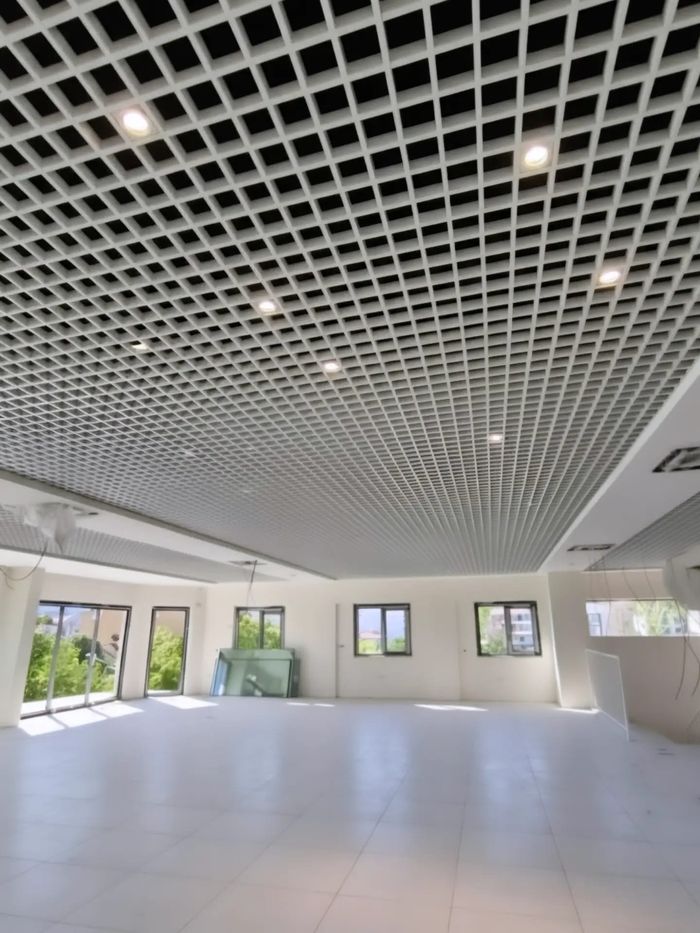 Beyaz petek (open cell) tavan uygulaması – Muğla BŞB MEGEM Gençlik Merkezi, Muğla