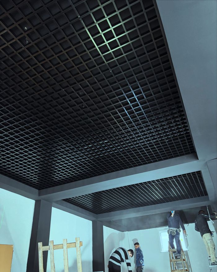 Siyah petek (open cell) tavan uygulaması – Karne Group